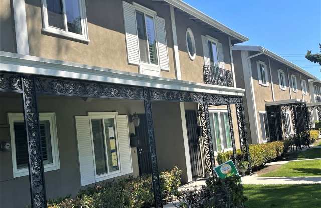 COSTA MESA 4BR/3BA TOWNHOME READY FOR MID-JULY OCCUPANCY photos photos