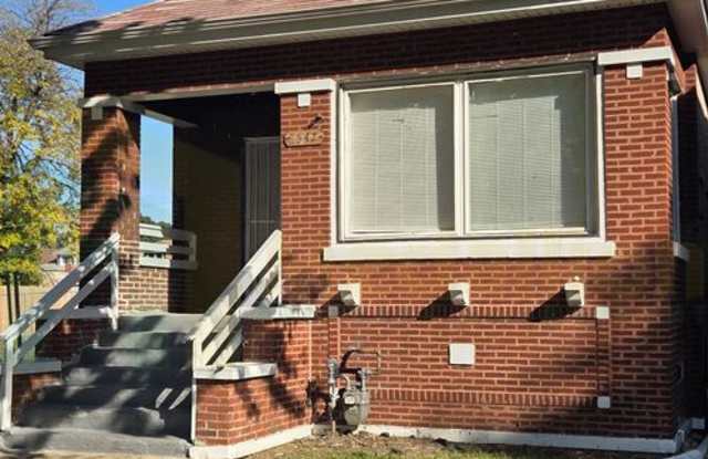 5-Bedroom Brick Bungalow with Finished Basement, Bonus Room, and Fenced Backyard Gallery 3