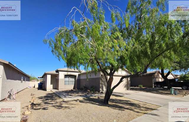 Midvale Park Home with 4 bedrooms and 2 baths - 6211 South Avenue De La Chandelle, Tucson, AZ 85746