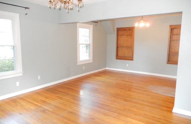 1553 Proctor Gallery 2