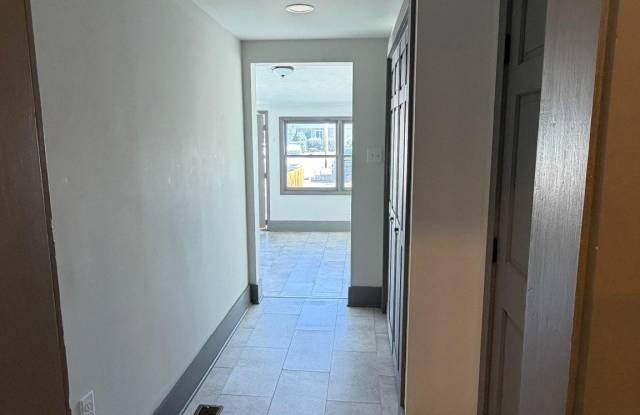 137 N STRATTON Street Gallery 4