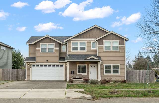 Central Tacoma home - 3 bedroom 2.5 bathroom with 2 Car garage and nice yard - Available May 2026. photos photos