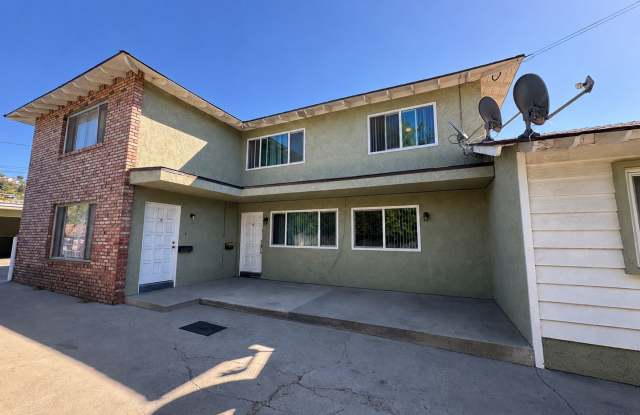 Remodeled 2+1.5 Townhome in Santa Paula **MOVE-IN SPECIAL!** Gallery 1