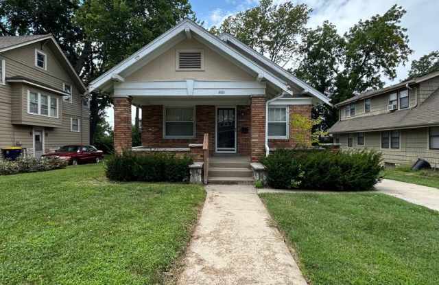 Available Now! 3 bed, 1 bath home! $1450.00 - 5314 Charlotte Street, Kansas City, MO 64110