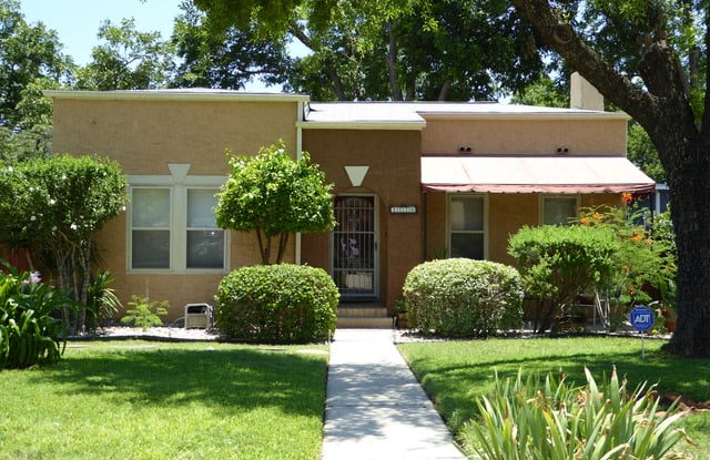 1726 W MAGNOLIA AVE - 1726 West Magnolia Avenue, San Antonio, TX 78201