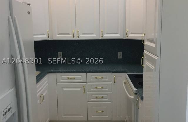 20379 W Country Club Dr Gallery 4