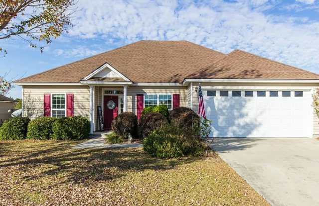 Spacious 3BD/2BA Home in Hahira with Screened Porch  Pond View photos photos