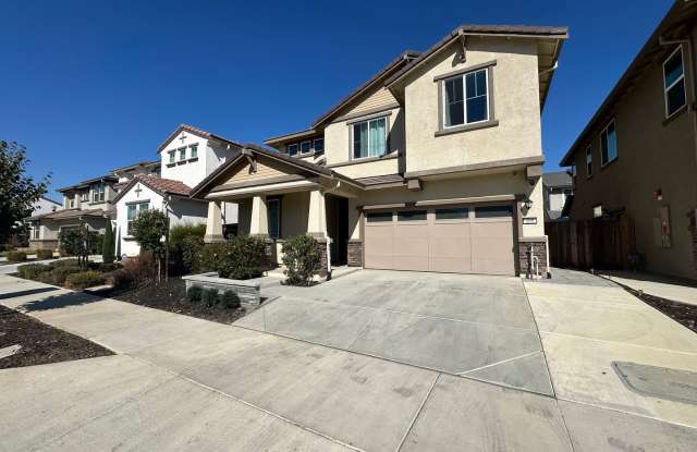 Gorgeous 4 Bedroom, 3 Bath + Office & SOLAR!! Gallery 3