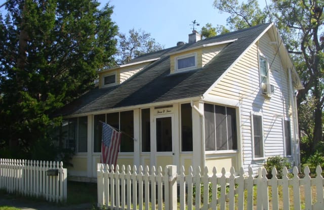 304 Mary Ave - 304 Mary Avenue, New Smyrna Beach, FL 32168