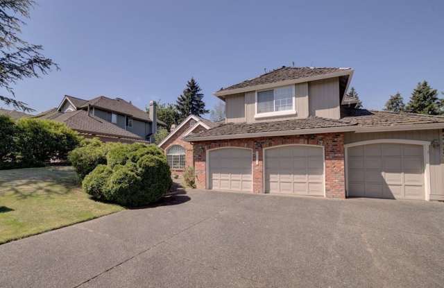 5 bedroom + Bonus room with a large fenced backyard! photos photos
