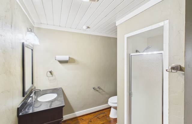 Charming 2BR/2BA with incredible storage in Fredericksburg, TX! photos photos
