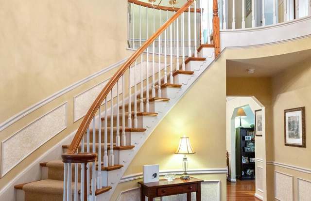 6027 CROMWELL PLACE Gallery 3