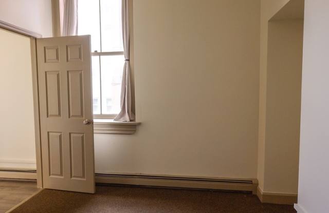 260 College Street, Unit 6 Gallery 4