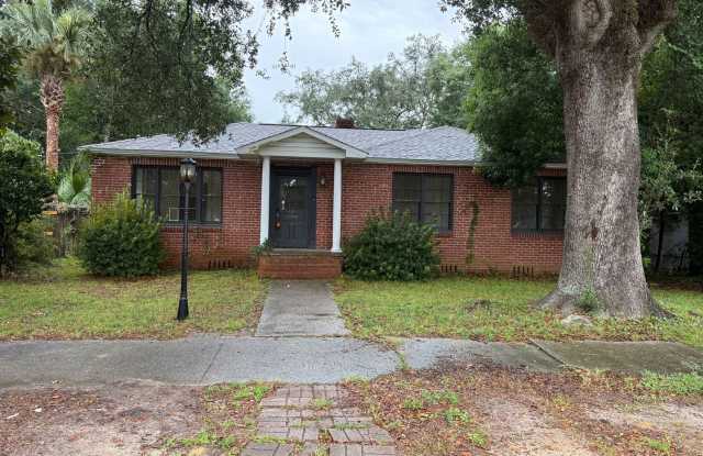 Pensacola - North Hill - 3 bedroom, 2 bathroom - 821 West Mallory Street, Pensacola, FL 32501
