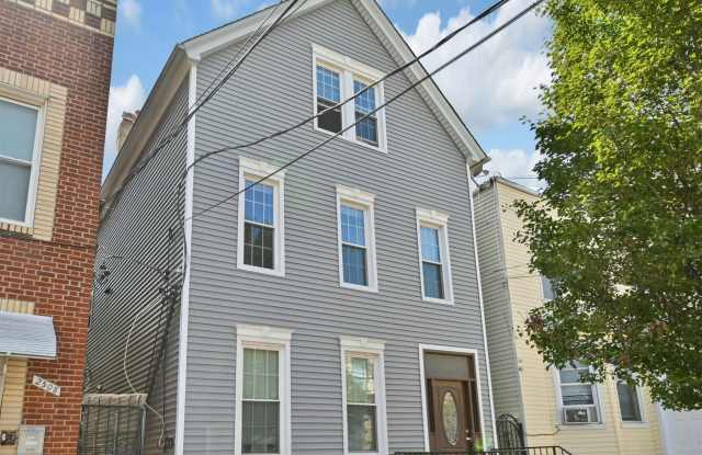 2506 WEST ST - 2506 West Street, Union City, NJ 07087
