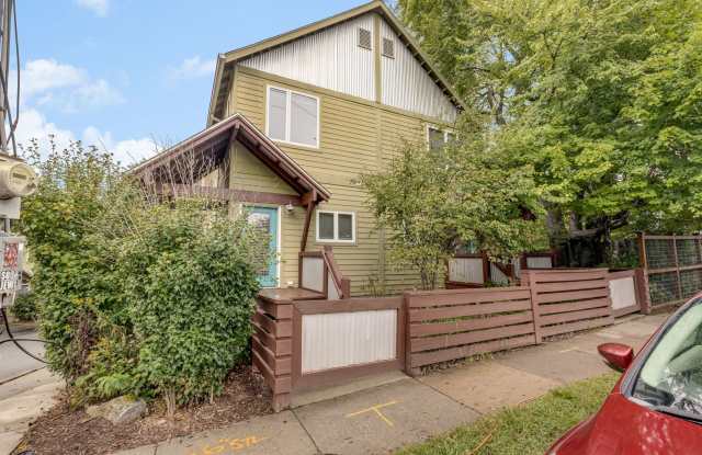 Beautiful 2-Bedroom Townhome off Haywood Road Gallery 1