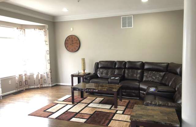 237 BIRCHWOOD DRIVE Gallery 4
