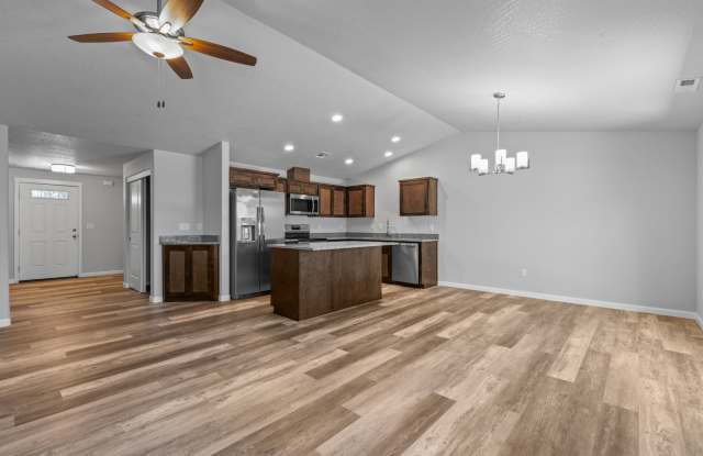 New 3 Bed / 2 Bath Just Minutes from the Rogue River Gallery 2