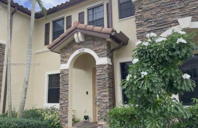 3220 SE 7th St photos photos