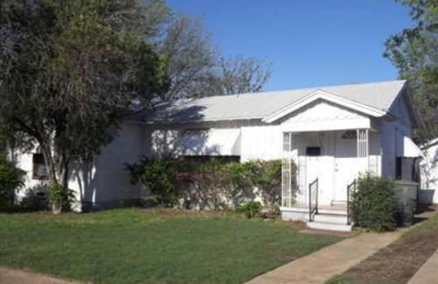 Convenient to Fort Hood! - 303 Cloud Street, Killeen, TX 76541