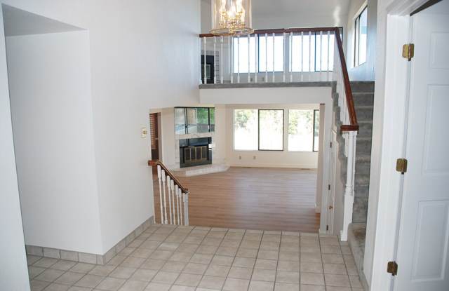 Lakeridge Shores Remodeled Townhome Gallery 4