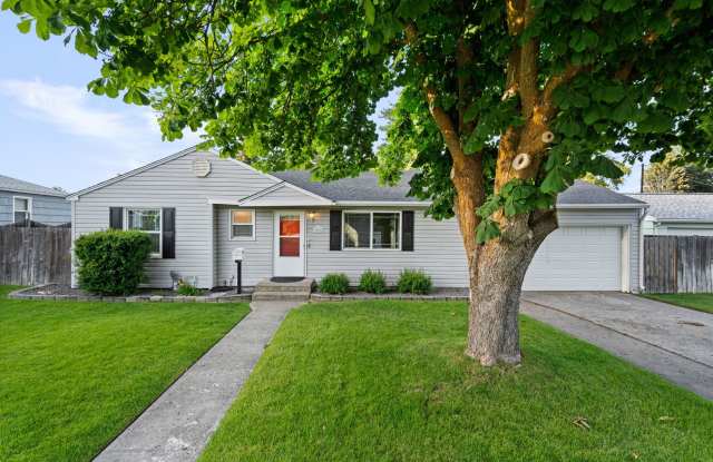 Spacious Five Bedroom Shadle Park Rancher photos photos