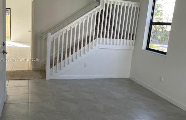 212 SW 159th Ter Gallery 2