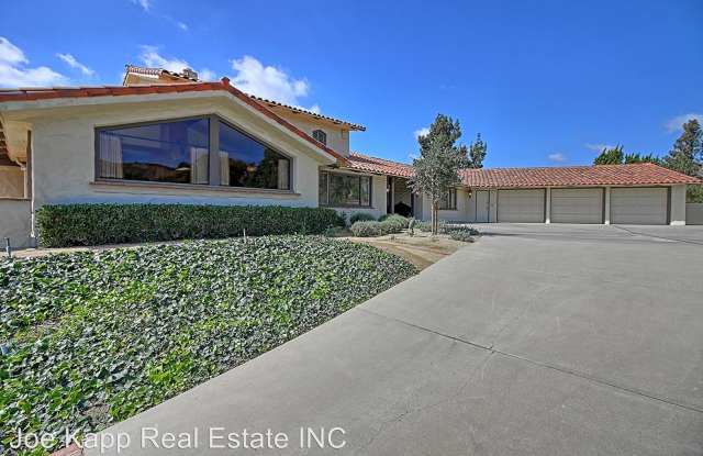 4877 Clubhouse Drive Gallery 2