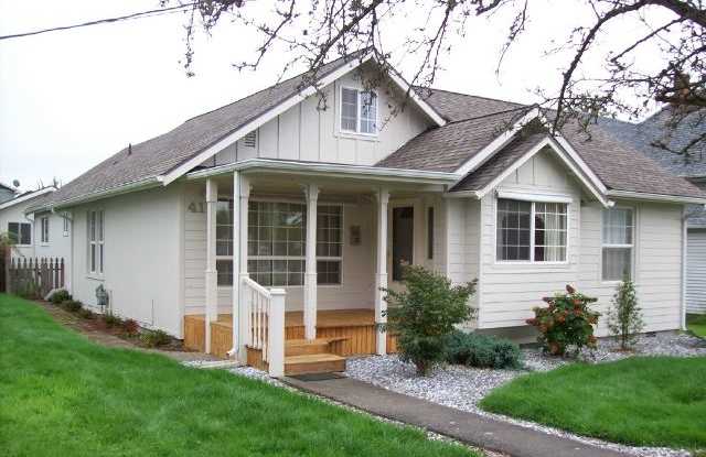 STATUS:RENTED-| R122 | $1795 photos photos