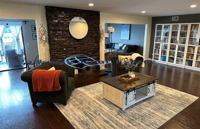 4 Bedroom Home with a View Gallery 4