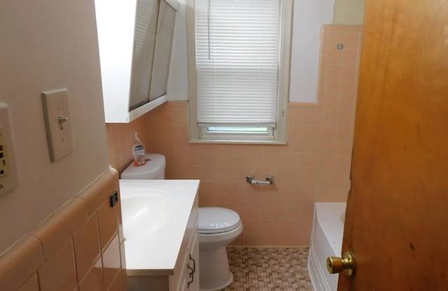 Charming 3 bed 1 bath Bungalow in Eastpointe photos photos