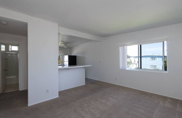 2 Bedroom + 1 Bathroom Apartment | Oxnard Shores | Unfurnished Gallery 3