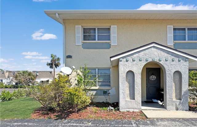 6635 Warwick Circle unit: 6 - 6635 Warwick Circle, Cypress Lake, FL 33919