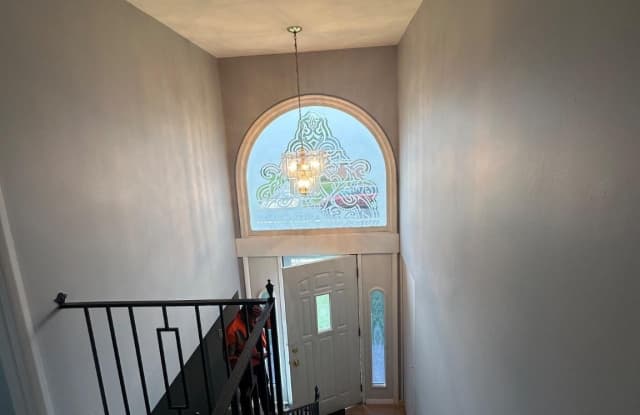 8909 MEADOW HEIGHTS Road Gallery 3