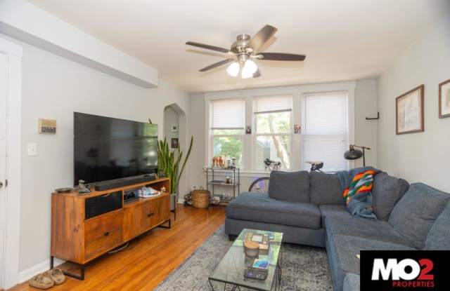 1743 West Roscoe St. photos photos