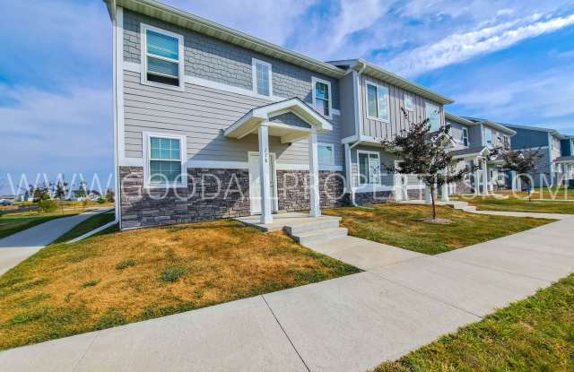 Beautiful 3-Bedroom Townhome in Waukee! photos photos