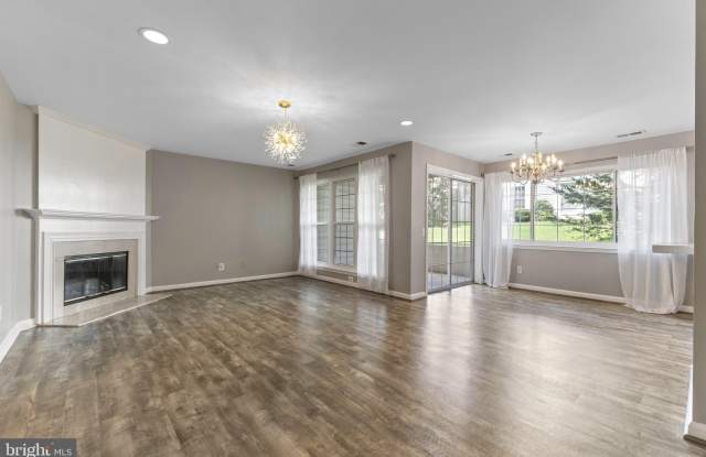 8244 CATBIRD Circle Gallery 2