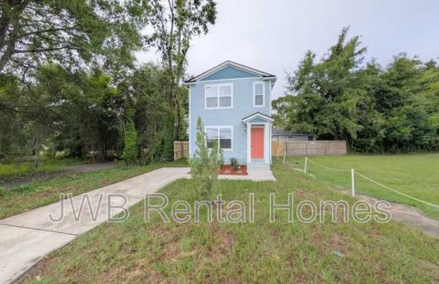 2118 Forest St photos photos