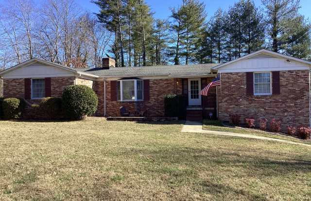 Beautiful Brick Ranch in Desirable Golf Course Community photos photos