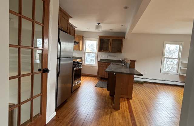 112 Elm St - 112 Elm Street, Saugerties, NY 12477 112 Elm St - 112 Elm Street, Saugerties, NY 12477