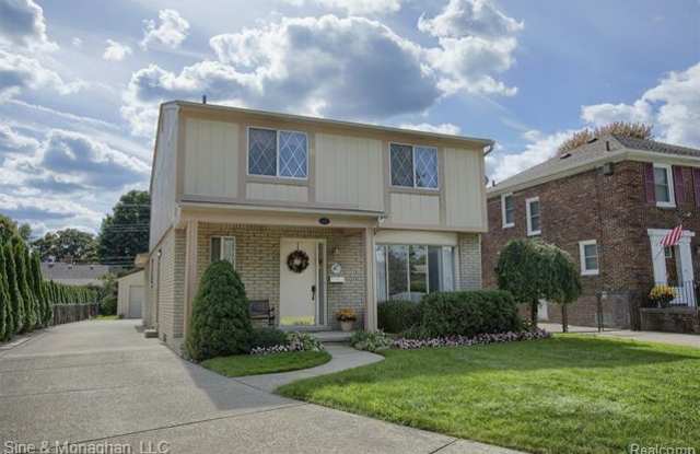 35 VERNIER Road - 35 Vernier Road, Village of Grosse Pointe Shores, MI 48236