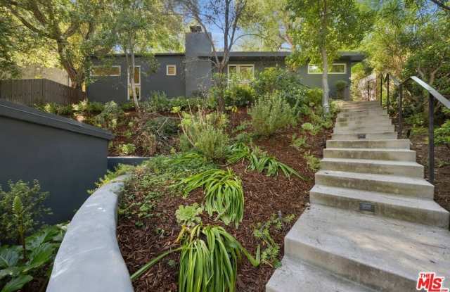 8811 Wonderland Ave photos photos