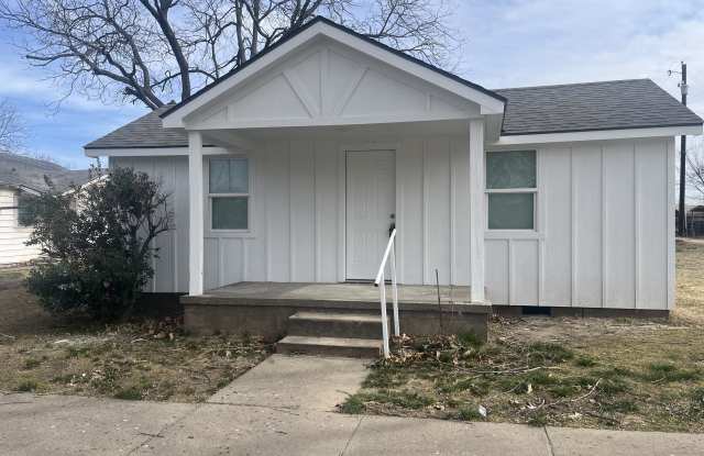 820 N Oak photos photos