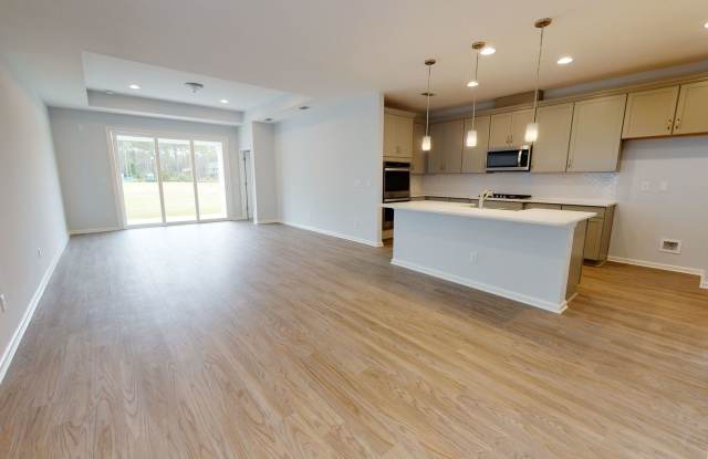 Beautiful 4 bedrooms, 2.5 Bathroom house located in Silver Leaf Comminity! photos photos