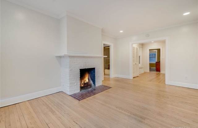 812 Farmington Gallery 2