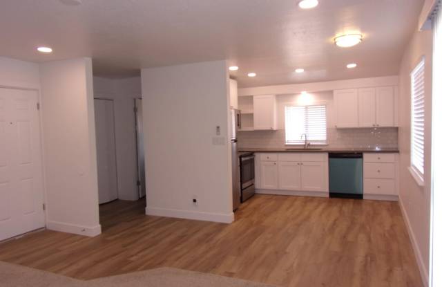 5280 E Diamond Drive Gallery 2