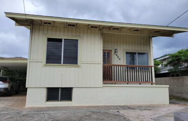 Metcalf Street Duplex home- lower level unit Gallery 1