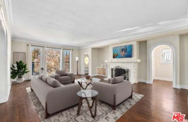 1242 Stearns Drive Gallery 1