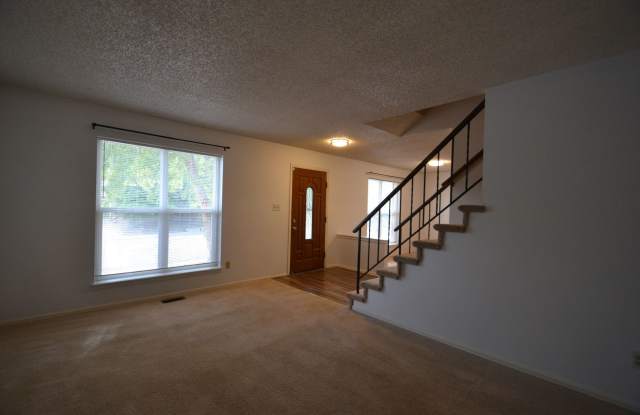 3-Bed 2.5-Bath with a Large Backyard with Garden Beds! Gallery 3