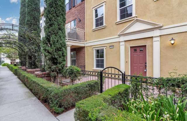 Live in Luxury: Fully Upgraded 2 Bedroom Plus Den Townhome in Columbus Square! - 15213 Carrington Way, Tustin, CA 92782